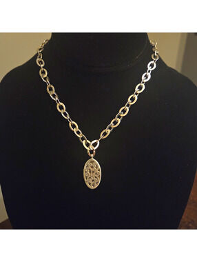 Lois Hill Signed Silver Oval Link Chain Necklace Oval Charm Pendant Toggle